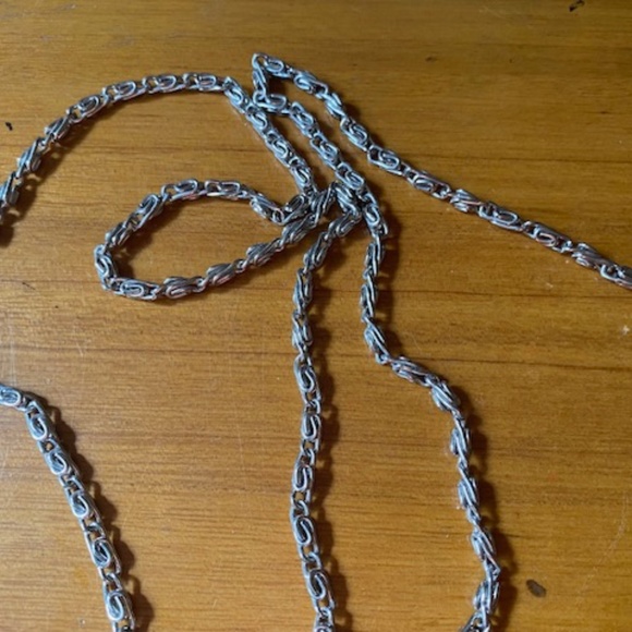 Jessica McClintock evening bag with silver trim and chain. - Picture 4 of 6